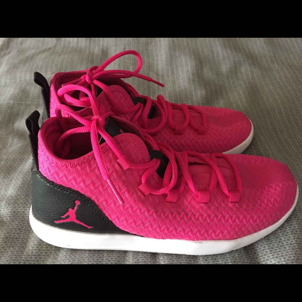 Size 8 Woman’s Jordan Tennis Shoes!